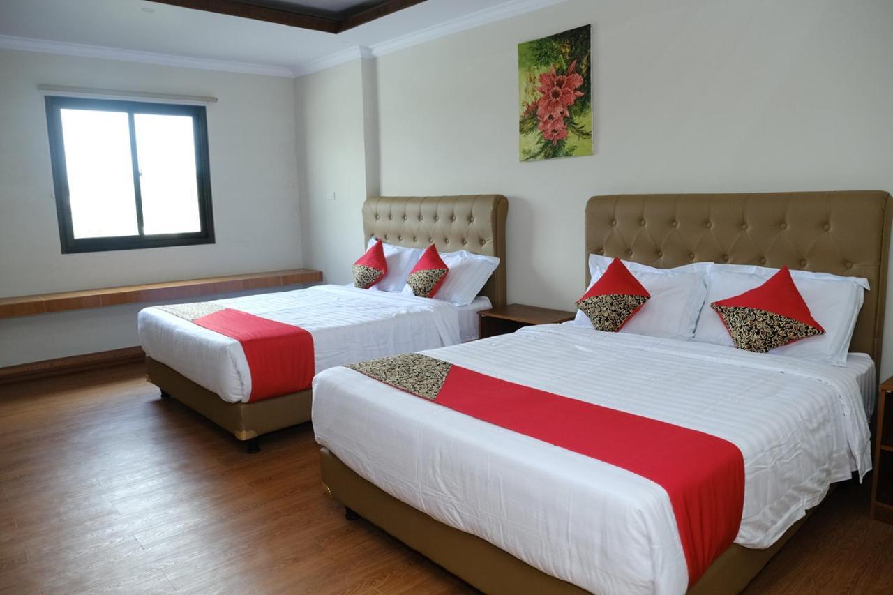 Joyful Hotel 탄중판단 외부 사진